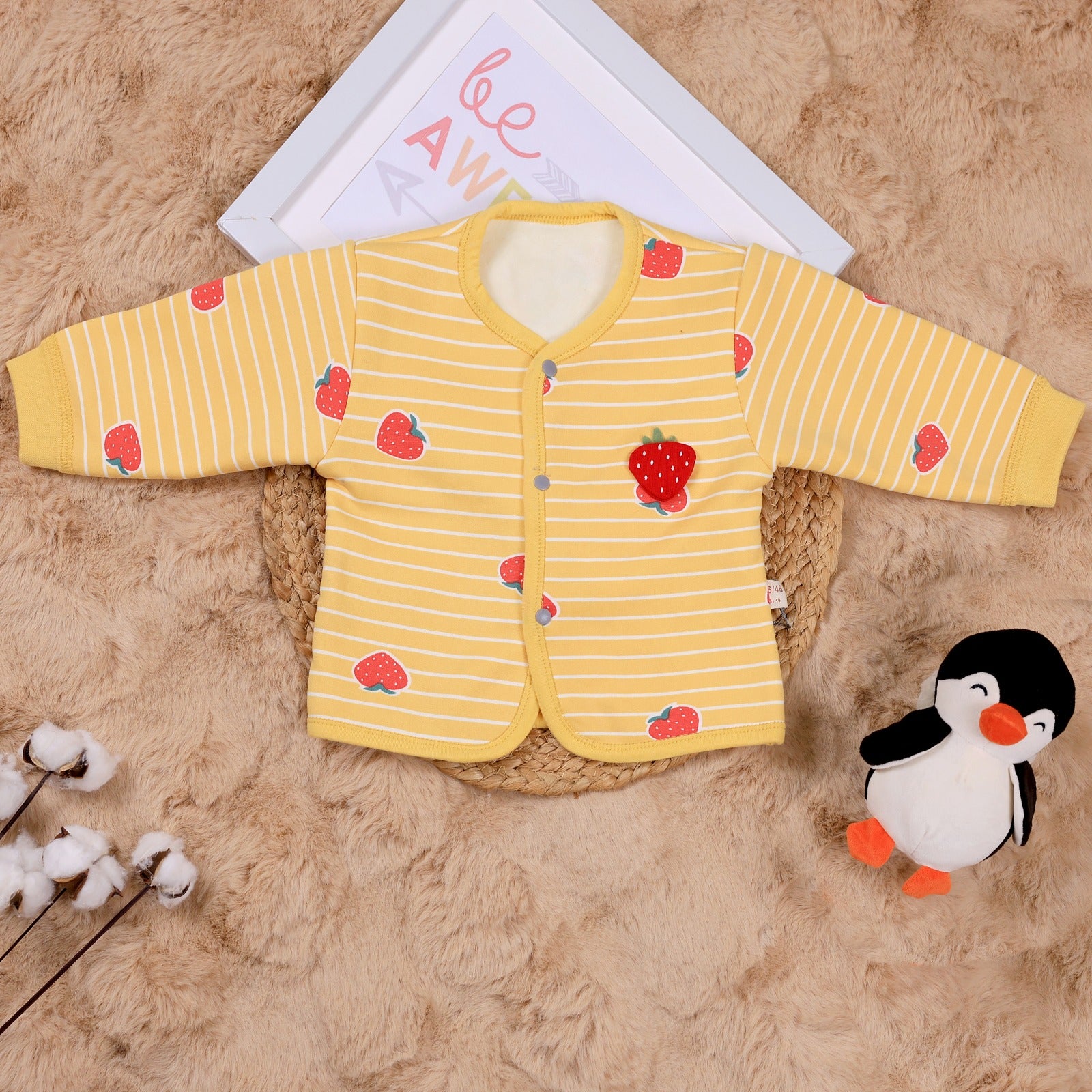 Baby suit with Strawberry print