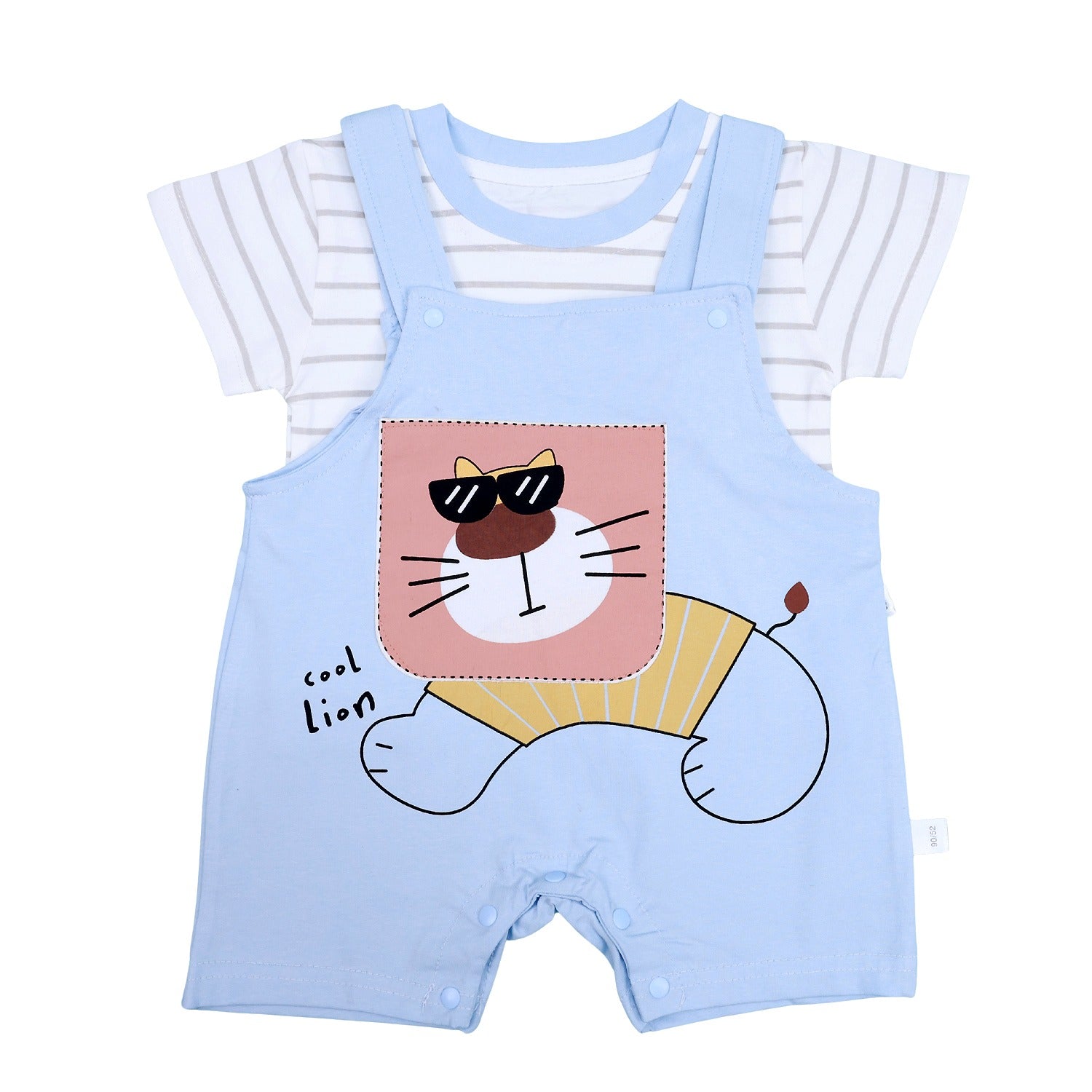 T-shirt and Dungaree with Cat patch