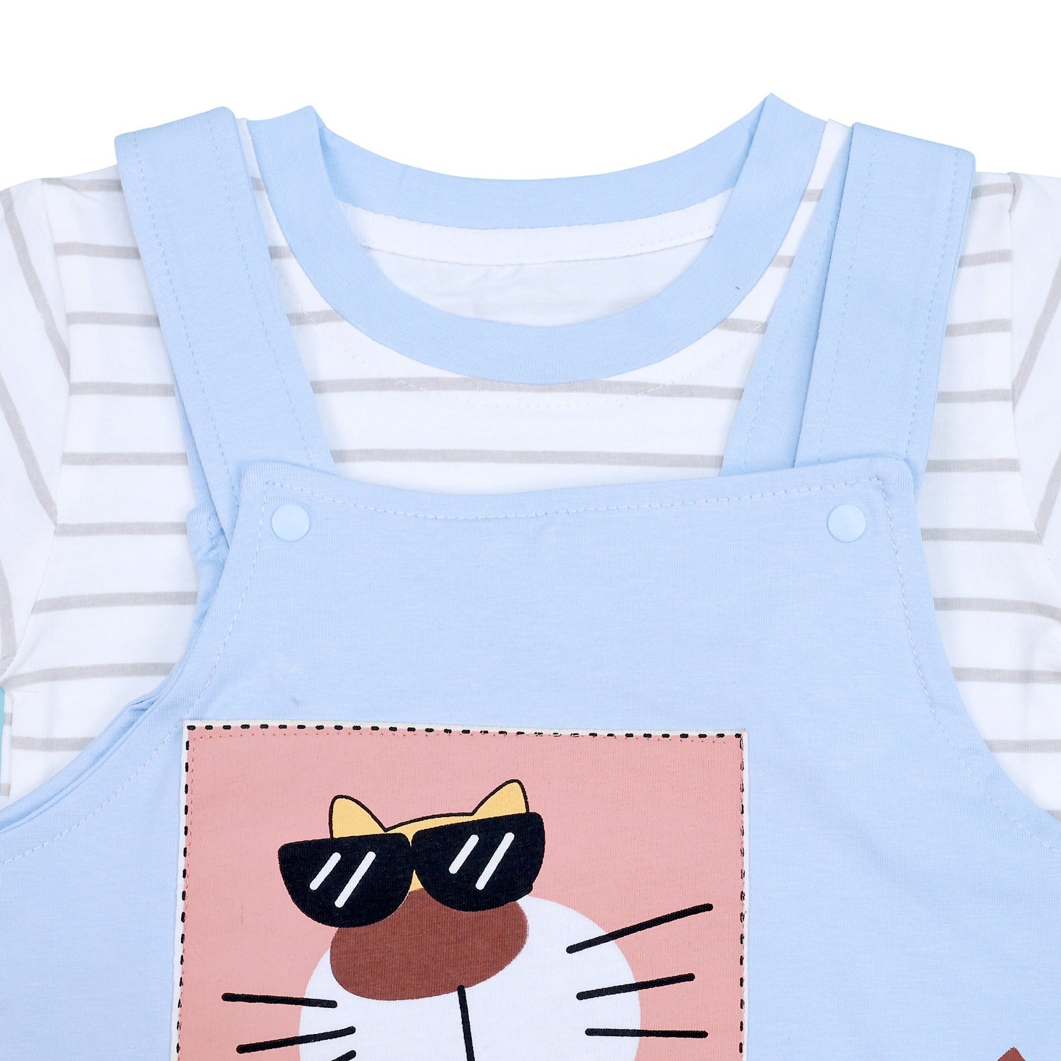 T-shirt and Dungaree with Cat patch