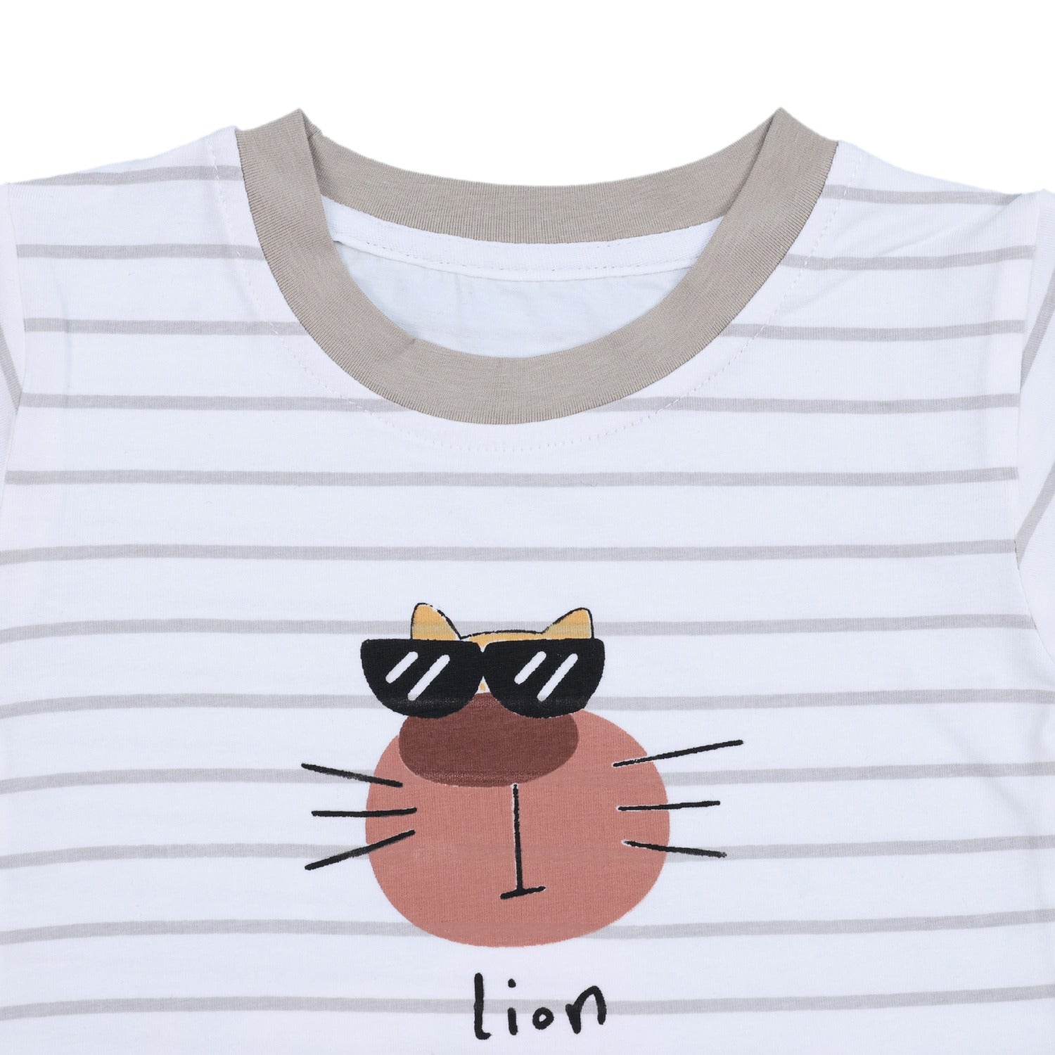 T-shirt and Dungaree with Cat patch