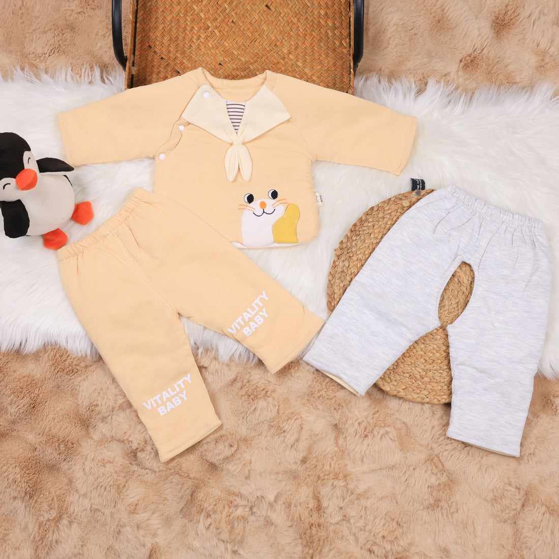 Baby catty suit with 2 pajamis